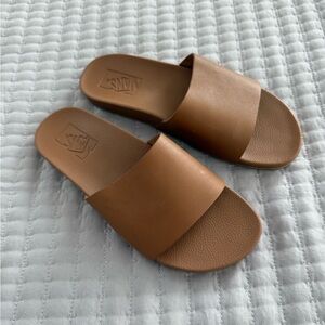 Vans camel slides
Size 7